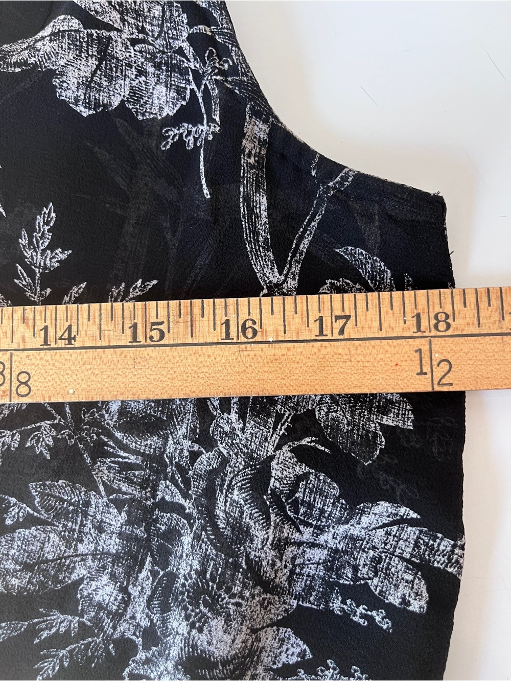 Aritzia Babaton 100% Silk Sleeveless Wrap Top Black Botanical Print Size M - Picture 5 of 8